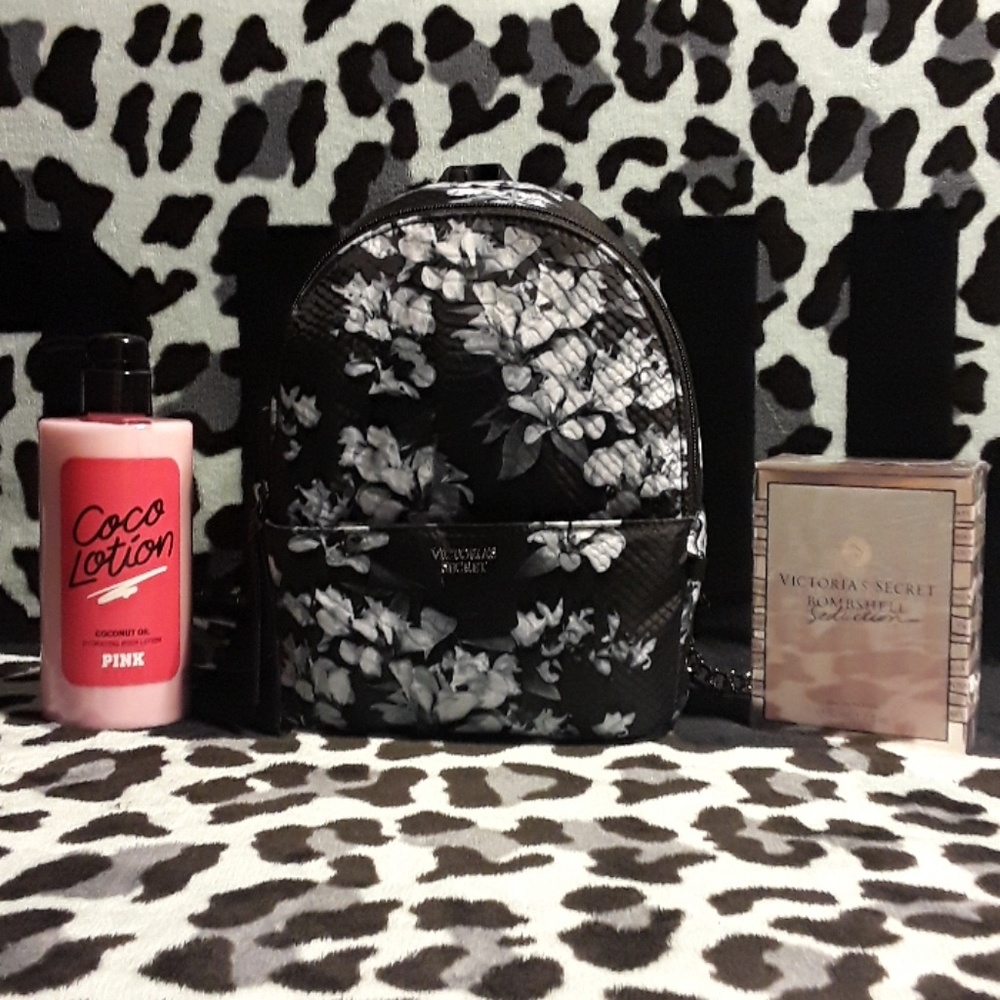 NWT Pebbled V-Quilt Small City Backpack